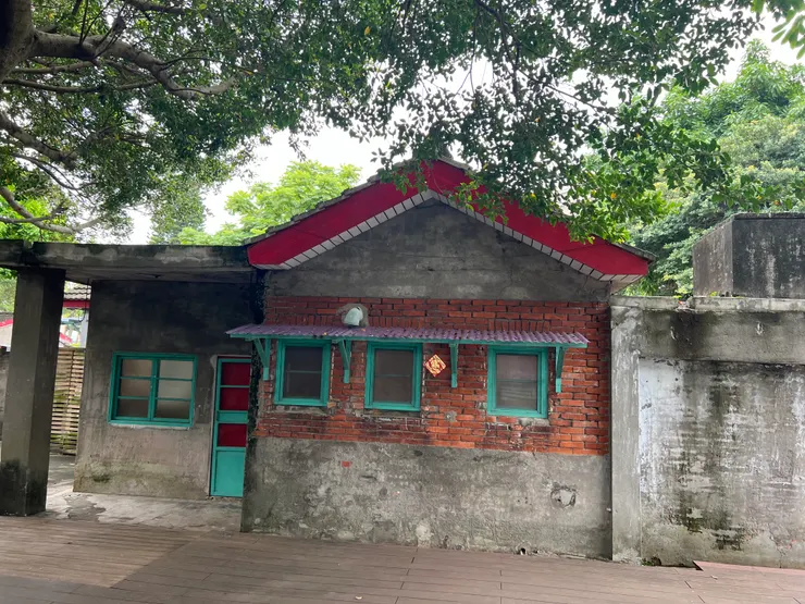 全區都是磚造平房