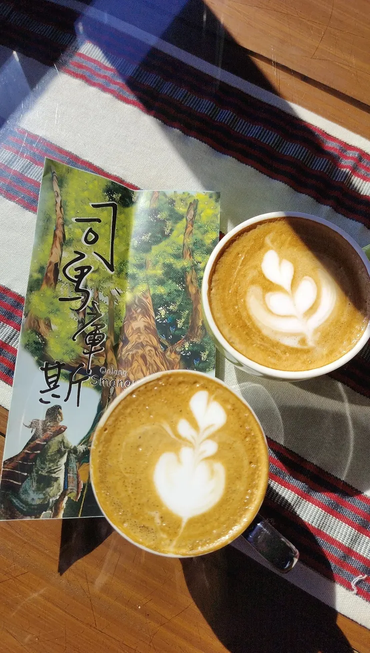 迦南咖啡美食屋的馬告拿鐵，喝起來帶有點淡淡的苦味