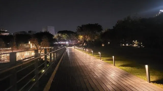 台灣美術館廣場(李建崑攝影)