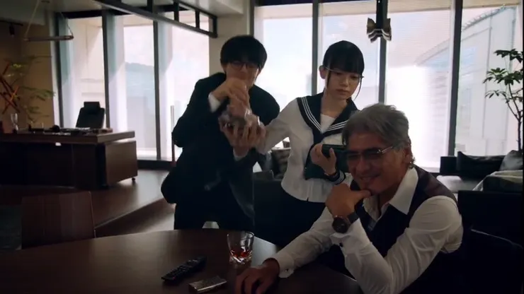 你的助理在你背後很火