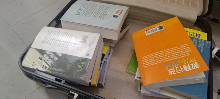 等待被送走的一些書籍們