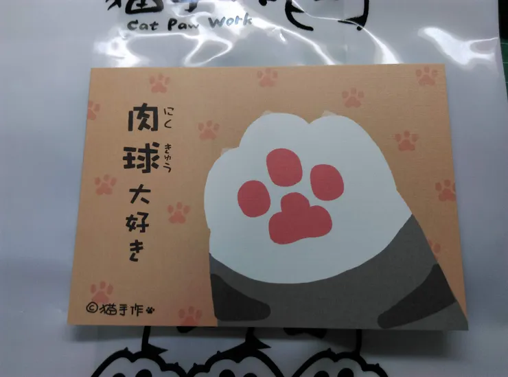 在百貨公司碰見貓手作擺設的專櫃,忍不住買了一系列明信片