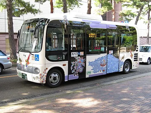 金沢ふらっとバス外觀 (圖片來源: 金沢ふらっとバス 維基)