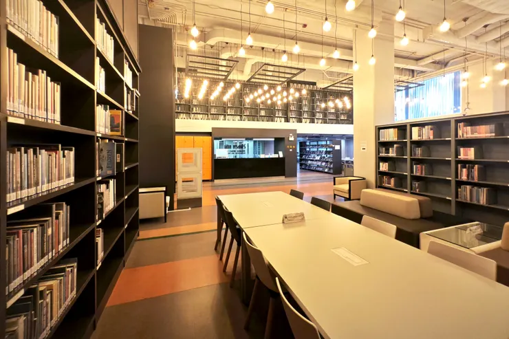 電影資料館裡的圖書館。／作者攝影