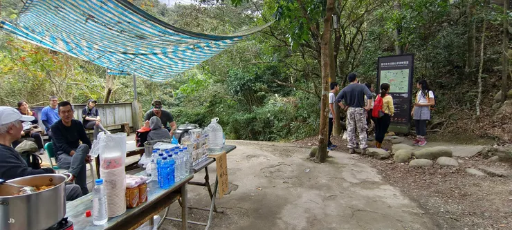 2號步道終點平台，小喝一口水，準備再上攀黑松亭。