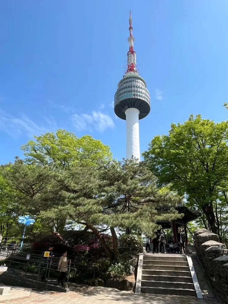 首爾塔，我們就沒上去了。