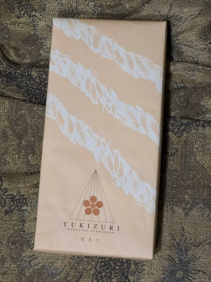 恰逢85 折, 含稅1377, 比免稅便宜 (金澤百番街「あんと」內 YUKIZURI 購買)