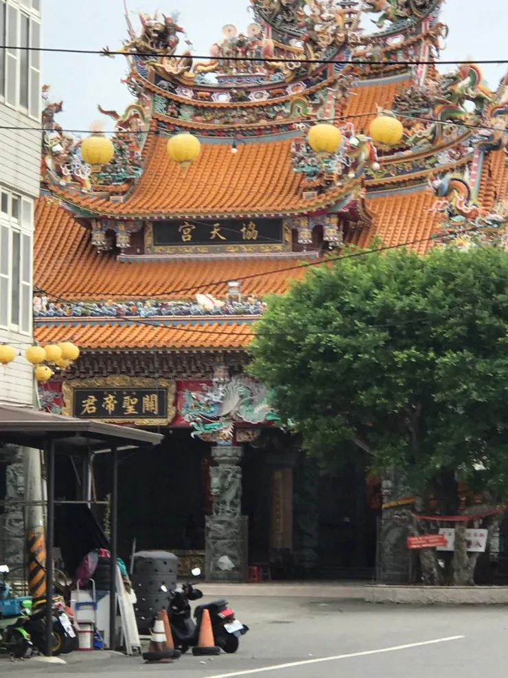 前往大坑自行車道（要在此處右轉往海邊）