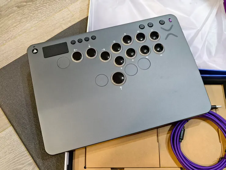 全機搖桿使用鋁合金材質,質感極佳!