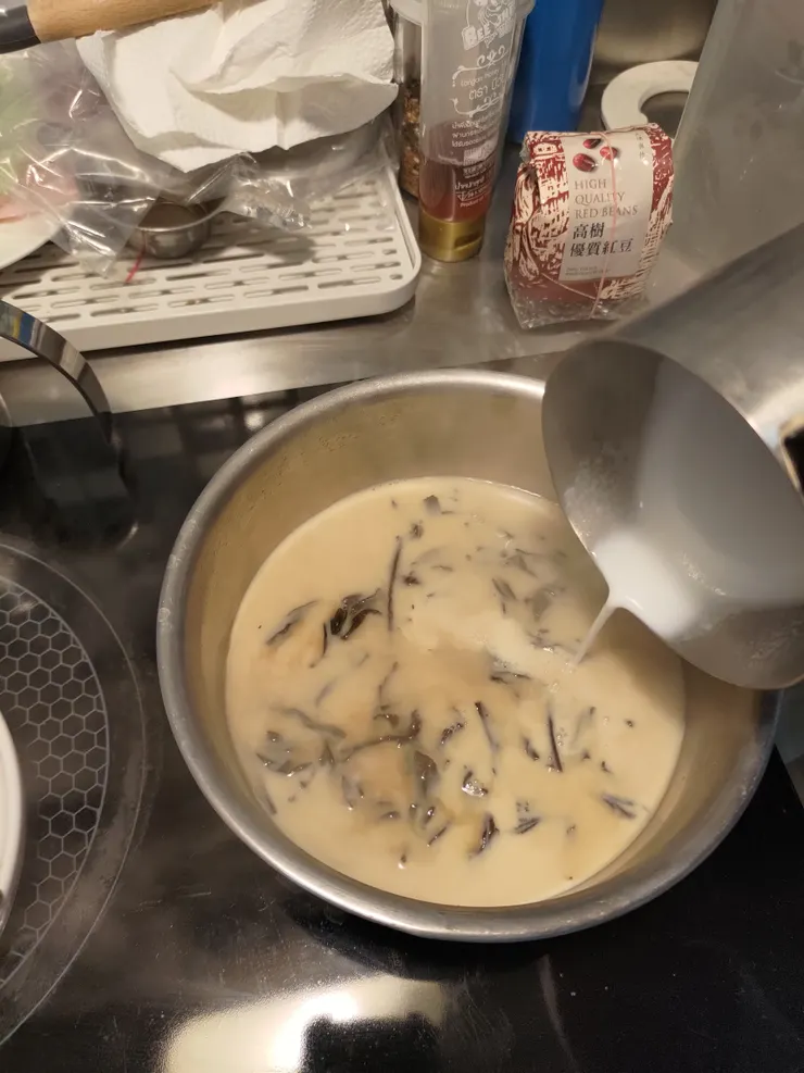 加打過（機器）熱泡的牛奶