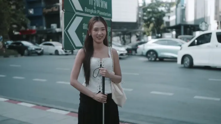 「但我很慶幸我瞎了，不然我不會有這個認知。」(1:12)