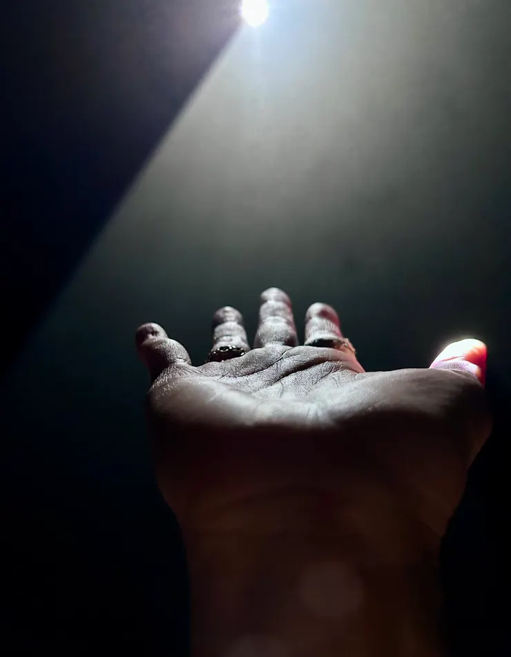 （照片：富邦美術館"安東尼・麥考爾：在光中遇見你")