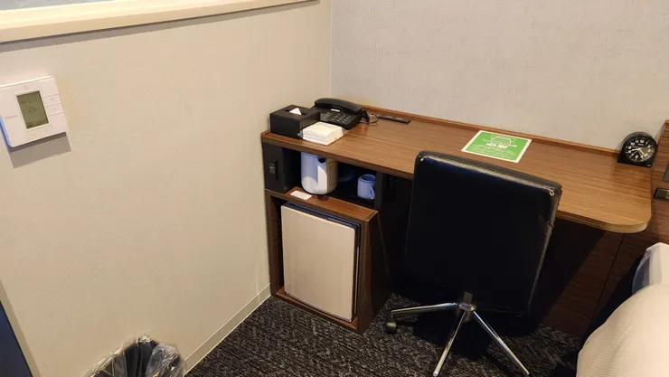 有桌椅(每天記明細用)和冰箱(儲存戰利品)也是很重要