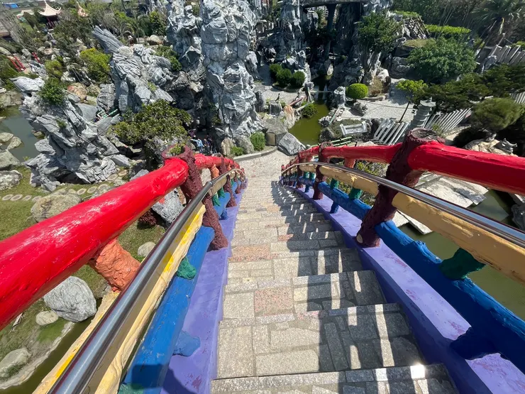 在拍這張照片的時候，有人爬大概五階吧，就放棄了，他說好可怕……