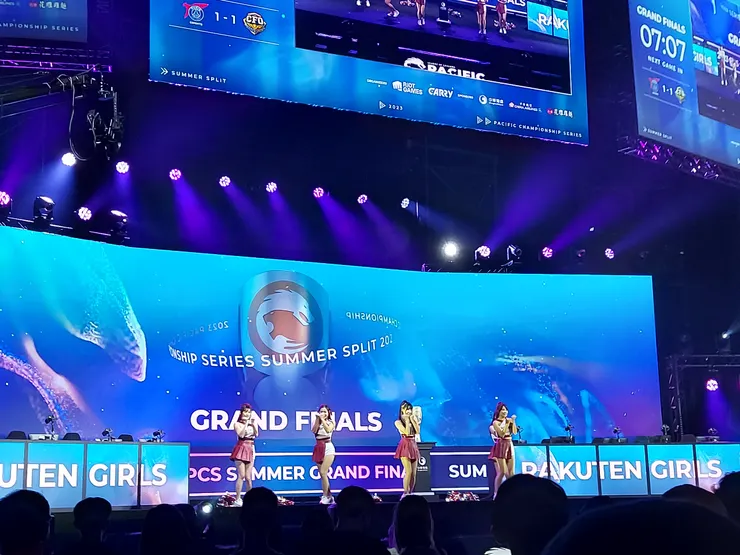 Game 2換PSG在紅方被虐成姆咪後，由Rakuten Girls上陣給所有人秀秀。