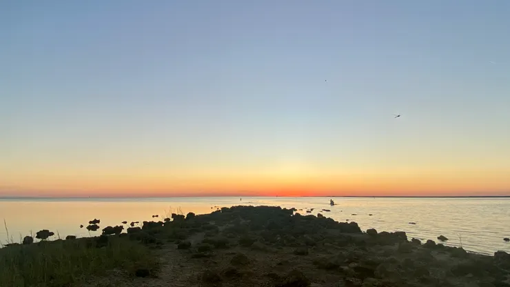 太陽剛落入地平面下