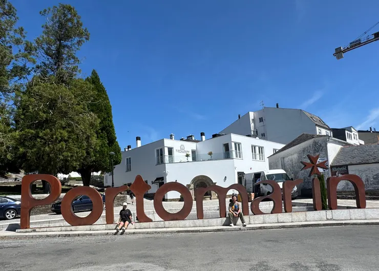 進了拱門，直上後便是今天目的地portomarin 地標