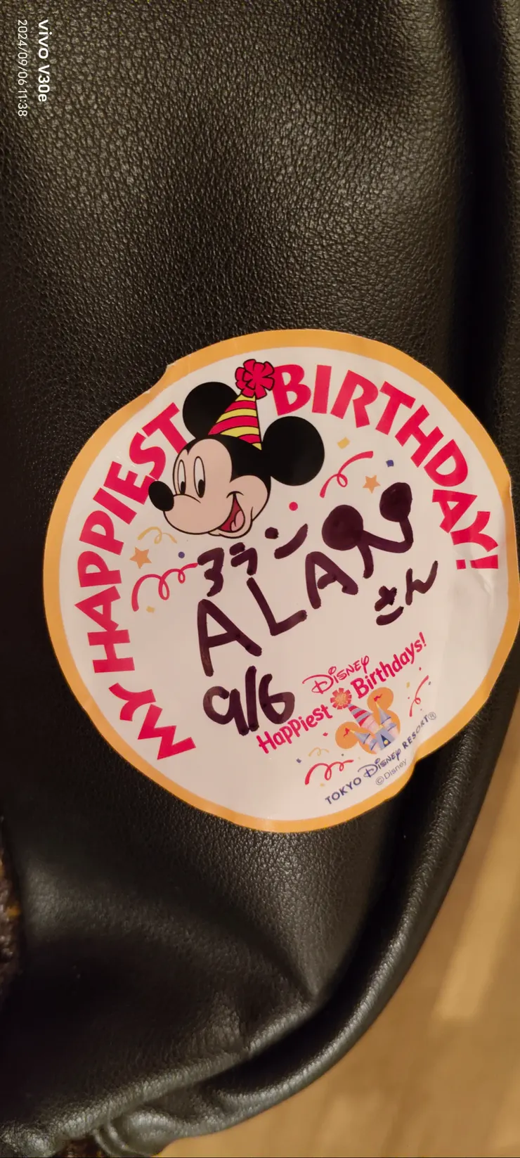 當月生日的壽星只要告訴櫃檯你生日，就會給你專屬的生日貼紙，工作人員都會熱情的祝福你生日快樂喔！