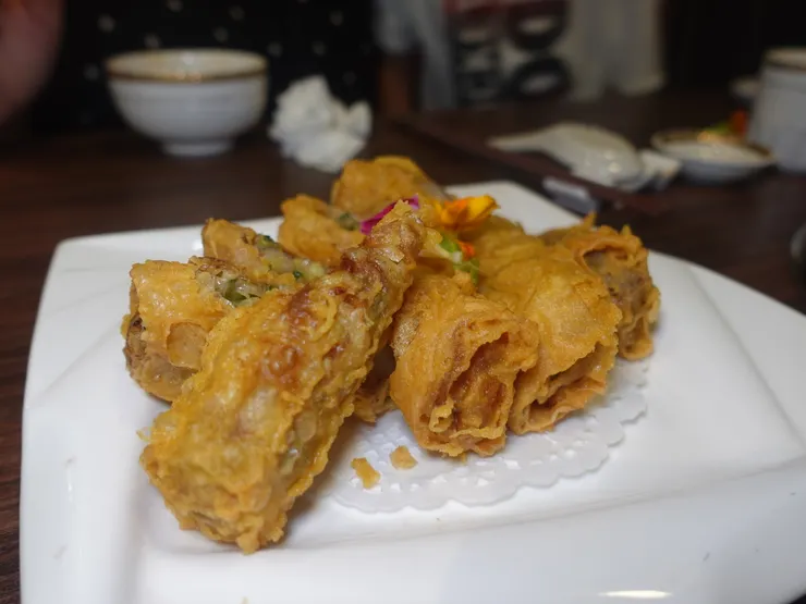 店員推薦的腐皮捲 ~ 也是詐得太硬了QQ