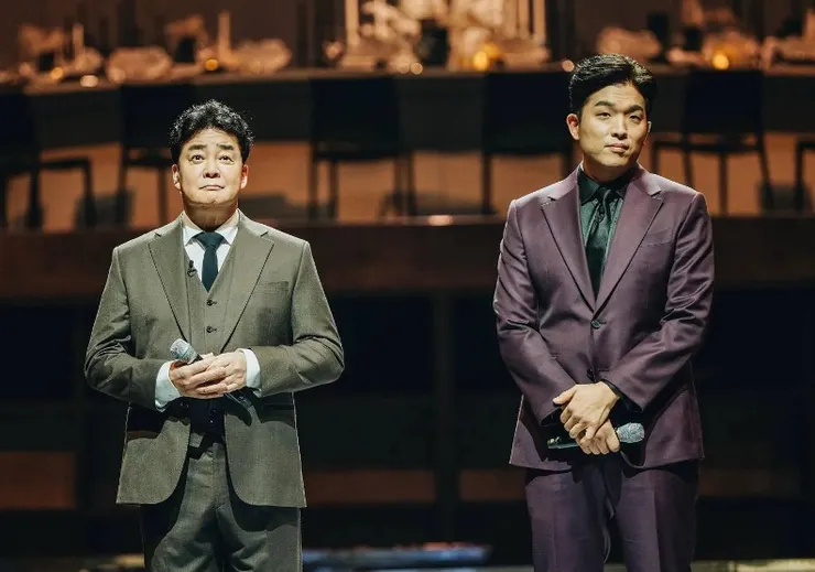 餐飲大亨（左）白種元，米其林三星主廚（右）安成宰