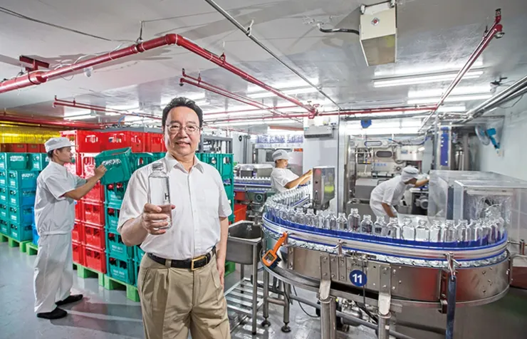 華生飲水董事長胡端圓堅守66年永續信念，自建回收體系、導入AI物流，實踐高達九成容器回收率，打造一條龍循環經濟。圖/華生飲水提供