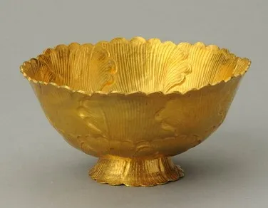 金盞，在中國古代指金色的酒杯。圖為 宋芙蓉花金盞