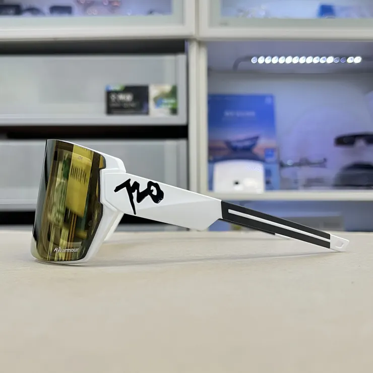 鏡架採用法國 G850 Rnew® 蓖麻籽油聚合物製成