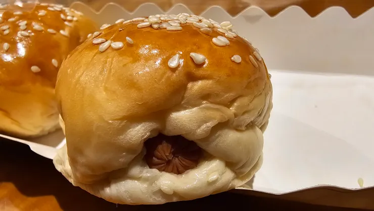 我超愛吃熱狗麵包!