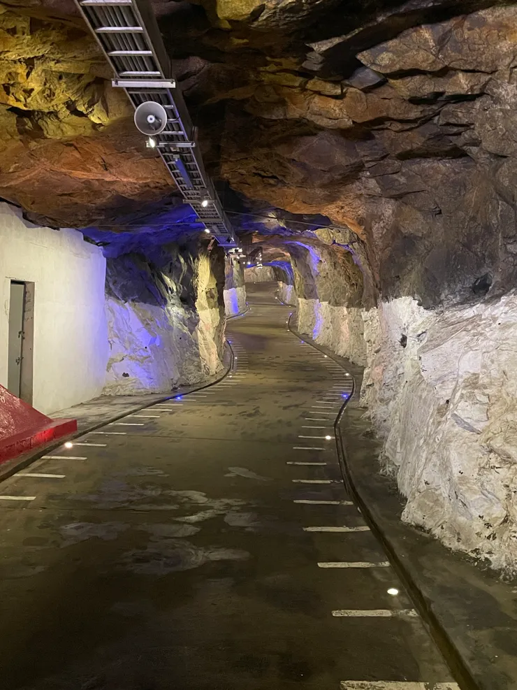 大砲的地下掩體通道~獅山砲陣地。