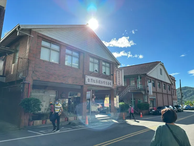 關西茶廠目前仍在運作，建議去之前先預約，避免撲空