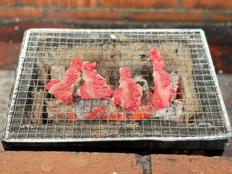 據說是青森特產的「倉石牛」,這道是牛バラ(牛五花)