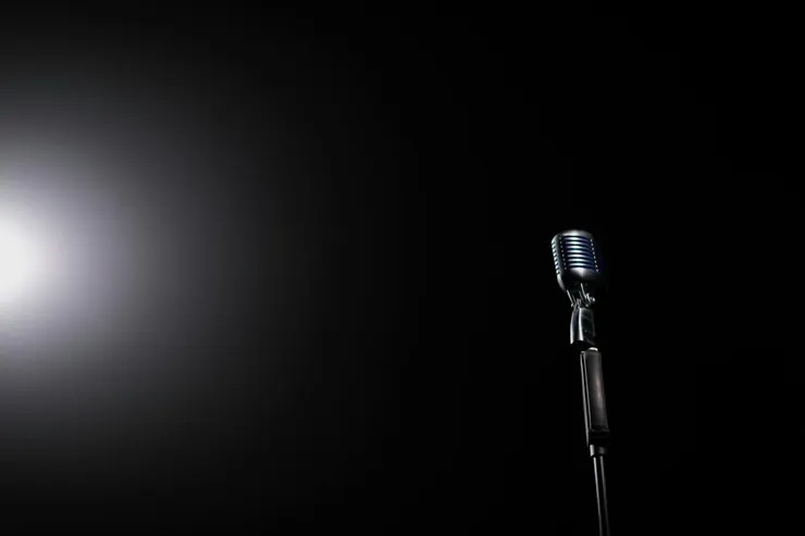 聚光燈亮起，焦點都在你身上