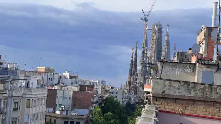 從民宿走到聖家堂10分鐘以內