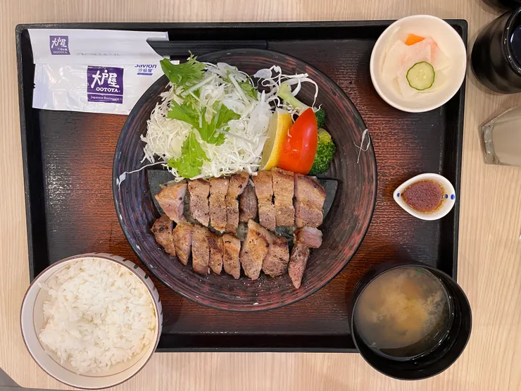 炭烤鹽麴五花肉定食  360元