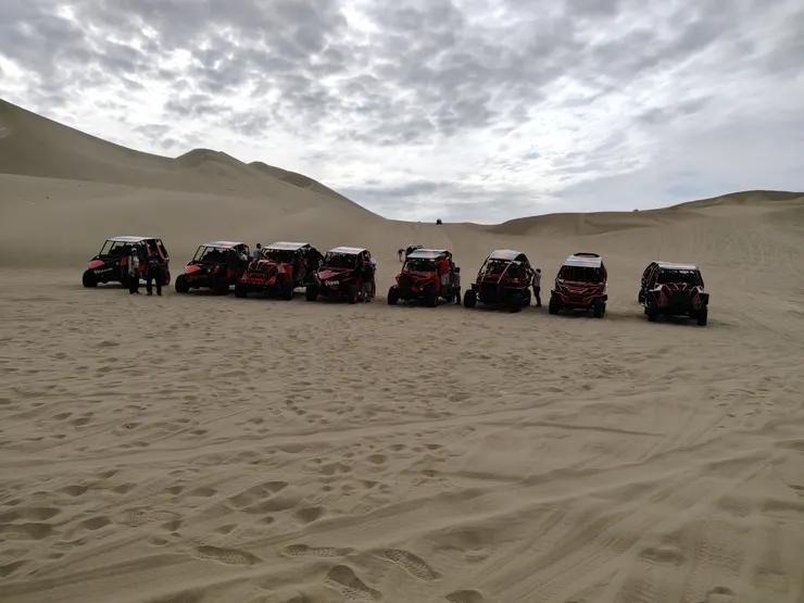 旁邊還有很多台