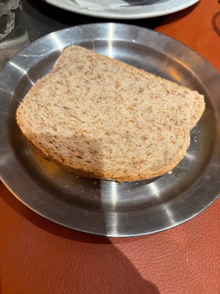 麵包要沾的淡菜湯吃