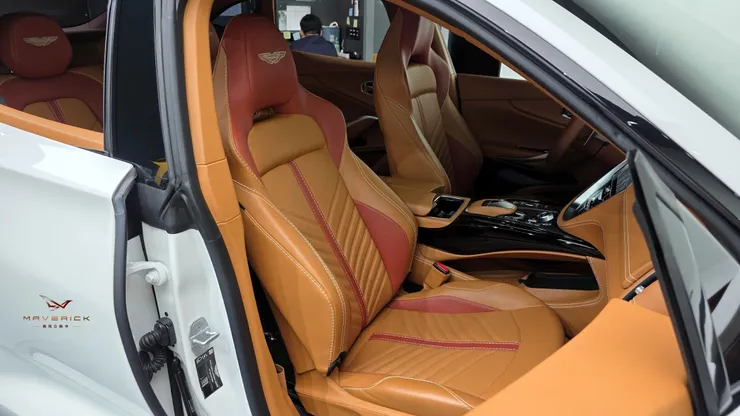 Aston Martin DBX 707韓規外匯車