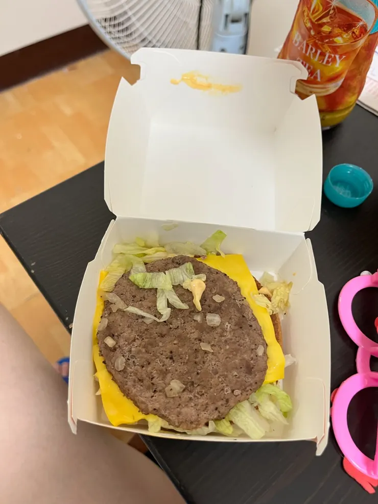 只剩下半身的大麥克XD