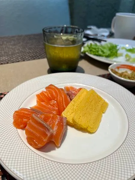 台北市大安區美食，遠東CAFÉ下午茶吃到飽，大啖牛排、螃蟹、