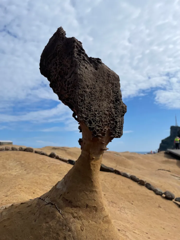 女王頭是野柳地質公園的地標，聞名國際。