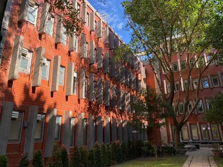 植微所-北棟的裡側（南側），也就是原本的正面