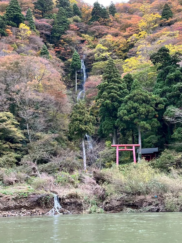 白絲瀑布與不動堂