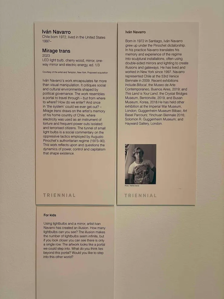 NGV的展覽說明牌,除了清楚扼要介紹藝術家、創作理念之外,都會有一塊「For Kids」,裡面有很多輕鬆簡易的提問,讓孩子們去關注藝術創作的細節。