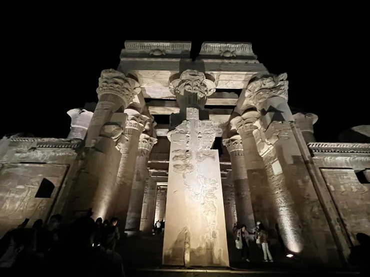 毀壞嚴重屋頂不見了