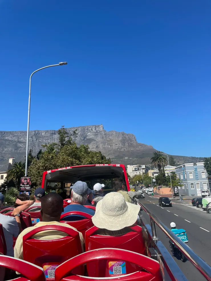 如果你看過前面幾篇文章　你就可以講出後面那座山叫什麼名字了　：）