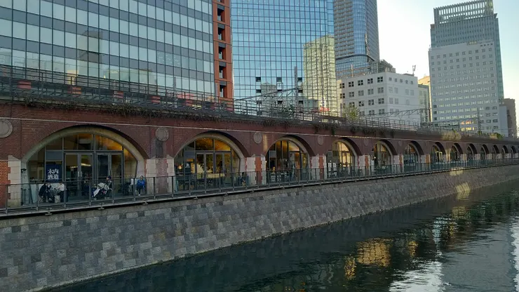 秋葉原萬世橋站在1912年啟用，停用後改建成為文創空間mAAch ecute