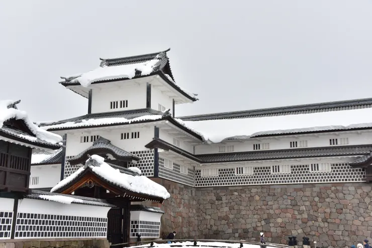 從外邊看的橋爪門