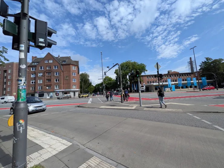 阿通納住宿點附近的十字路口 。Photo: Zora @ Altona, Germany. Jul. 30, 2025.
