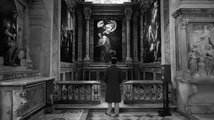 雷普利到羅馬欣賞卡拉瓦喬的畫作,圖片來源:Netflix