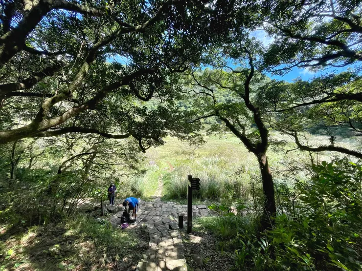 沒有水的向天池